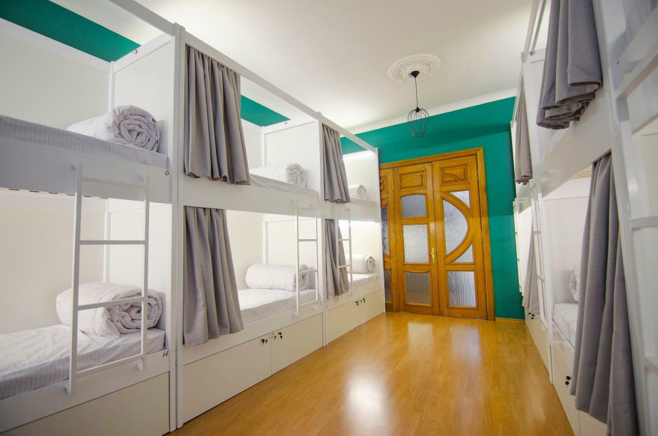 Friends Hostel Lviv Rustaveli str Buitenkant foto
