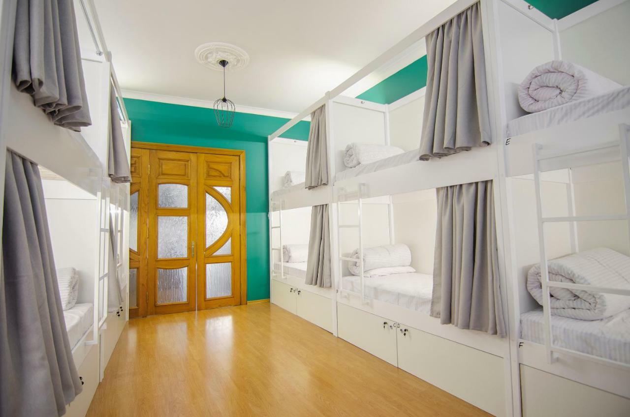 Friends Hostel Lviv Rustaveli str Buitenkant foto