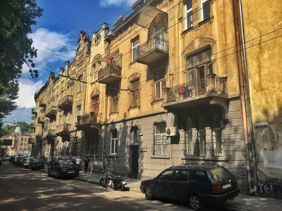 Friends Hostel Lviv Rustaveli str Buitenkant foto